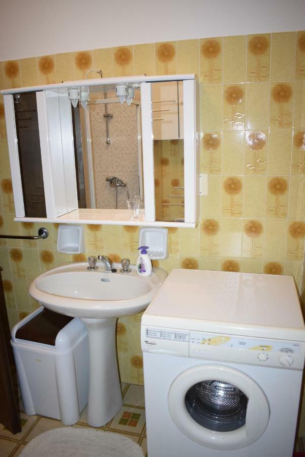 Aldinhaus Apartment Brenzone sul Garda Luaran gambar
